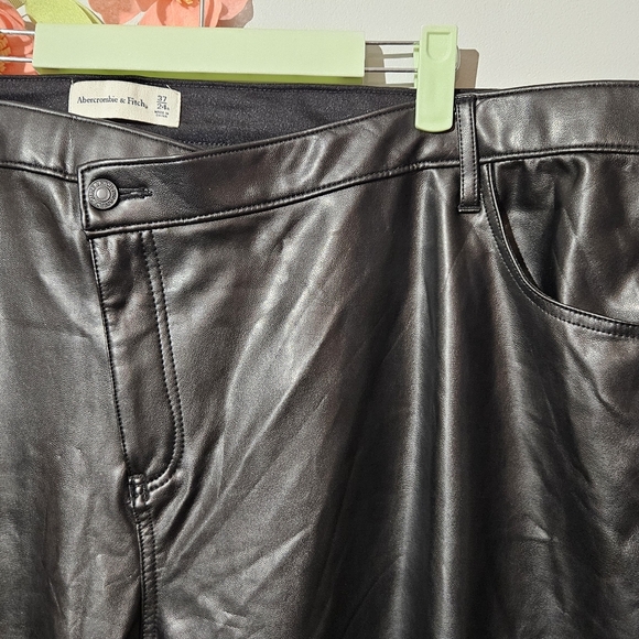 Abercrombie Vegan Leather Relaxed Fit Pants Plus Size 37 - Picture 3 of 10